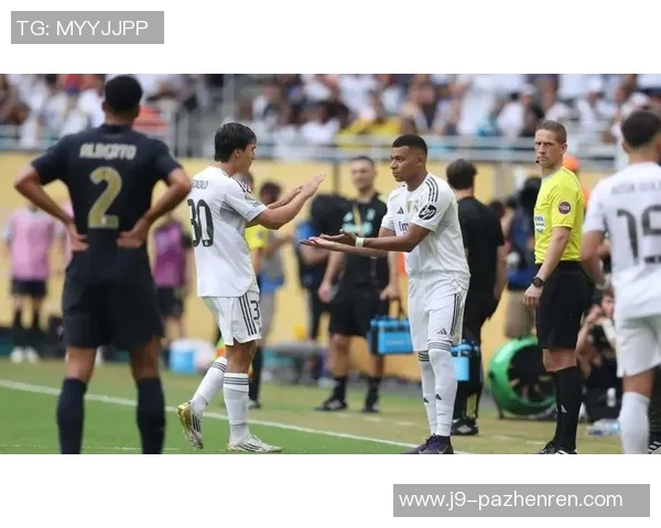 库尔图瓦:比赛中我在想“幸好我和姆巴佩是队友” 库尔图瓦:比赛中我在想“幸好我和姆巴佩是队友”